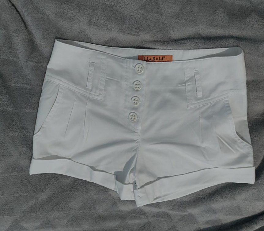 Mali beli šorts slika #1