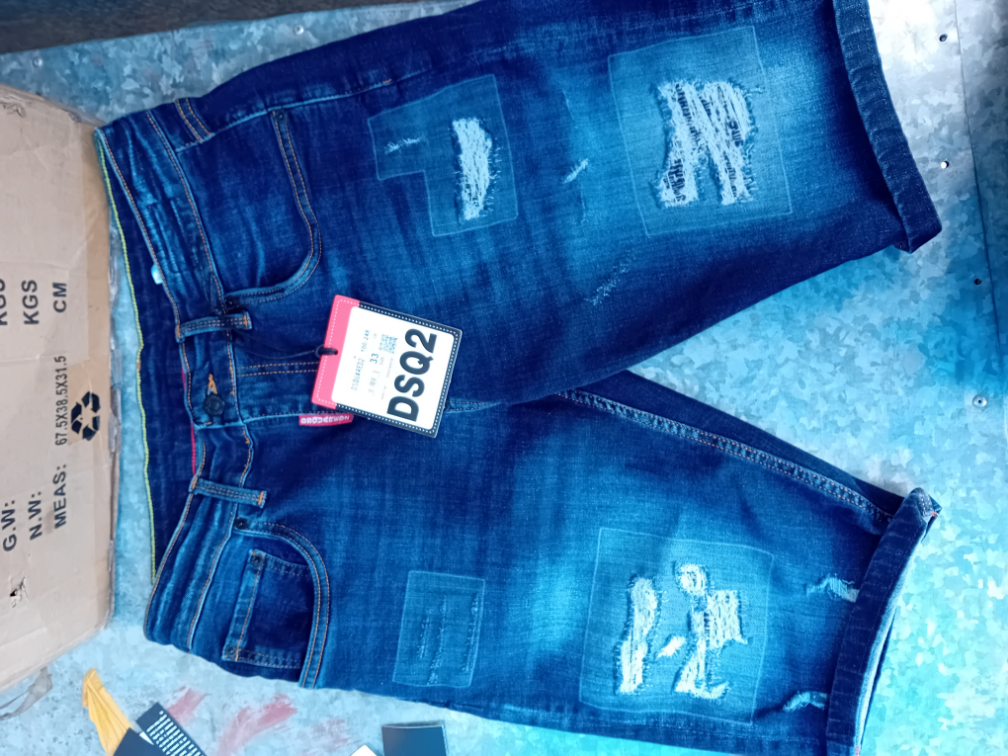 Dsquared2 bermude slika #3