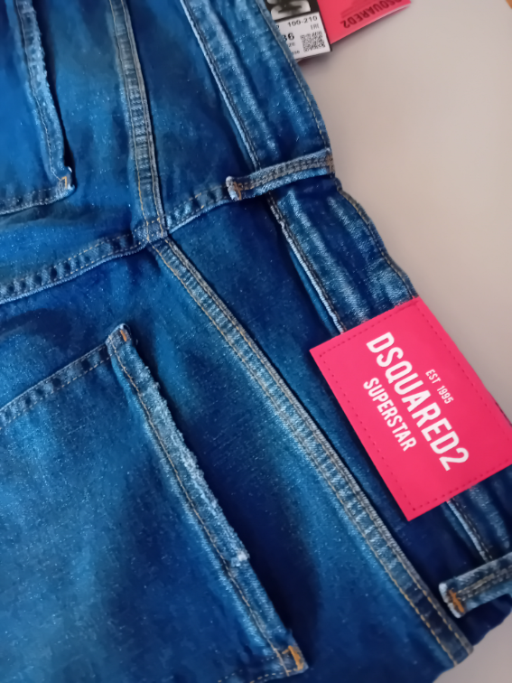 Dsquared2 bermude slika #4