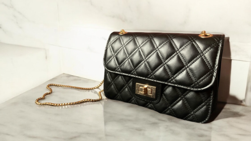 Elegantna crna torbica – NOVO