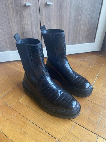 Zara kroko čizme