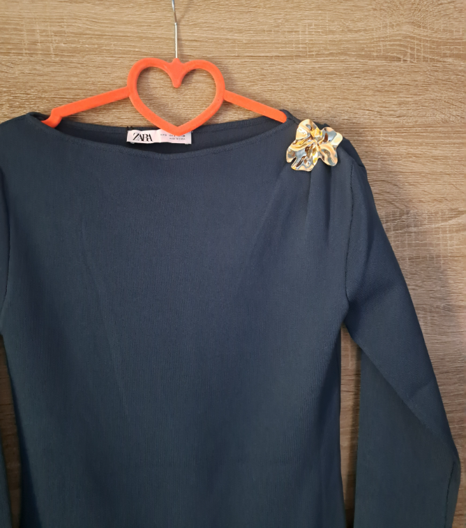 Zara novo - Midi haljina sa ukrasnom kopčom slika #1