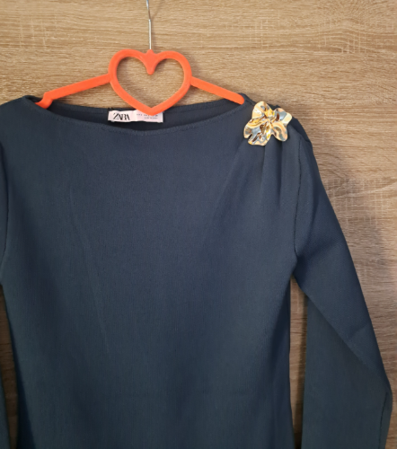 Zara novo - Midi haljina sa ukrasnom kopčom