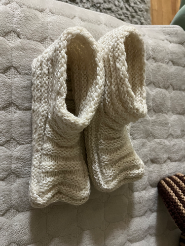 Rucna izrada vunenih carapa-priglavaka