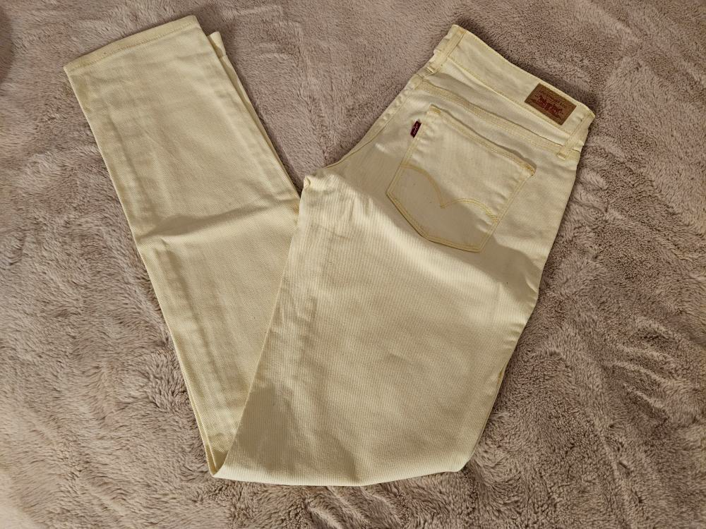 Levis zute farmerke slika #2