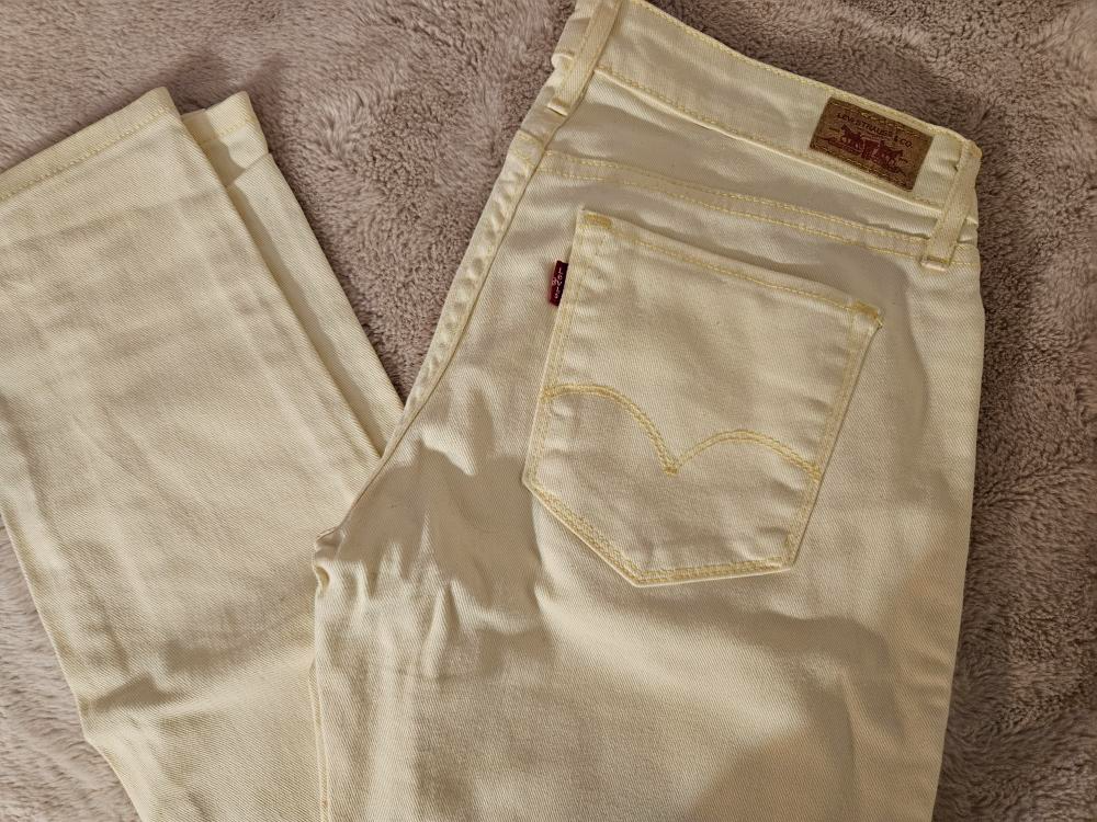 Levis zute farmerke slika #3