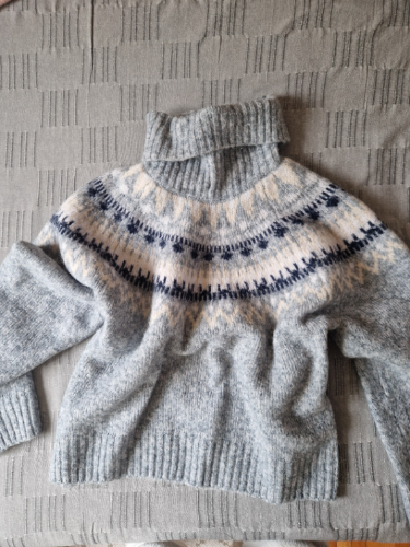 H&M zimski dzemper akril kao nov 