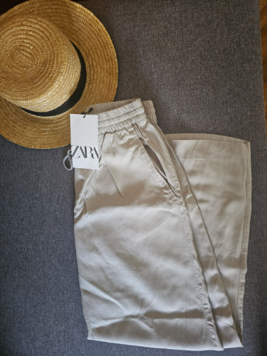 NOVO Prelepe ZARA pantalone 🤍💛🤍