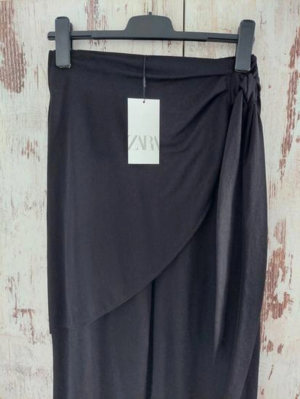 Zara crne lagane pantalone sa etiketom slika #2