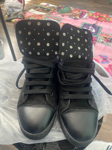 Nove patike 39 samo 500 din