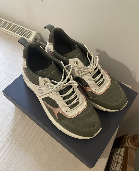 Tommy Hilfiger original patike slika #2