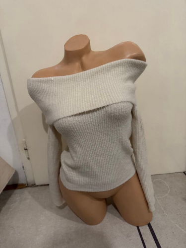 Pull&Bear dzemper spustenih ramena