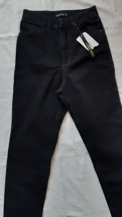 Crne farmerke Novo Sada 1000 slika #2