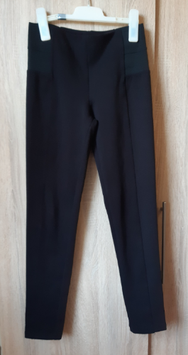 Crne pantalone/helanke