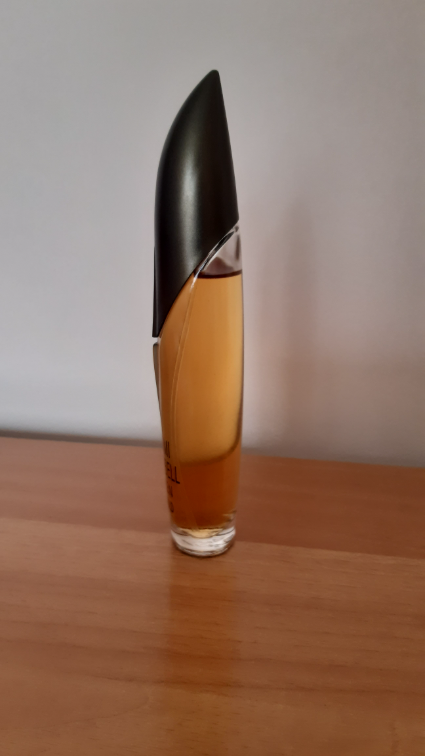 Naomi Campbell Queen of gold edt slika #2