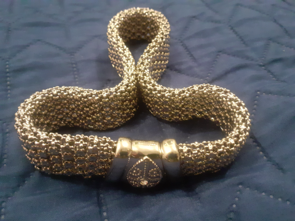 Nova metalna - magnetna ogrlica uz vrat slika #5