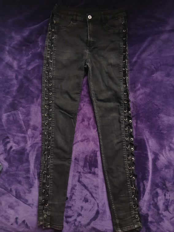 H&M crne uske farmerke sa pertlanjem sa strane, 38 slika #1