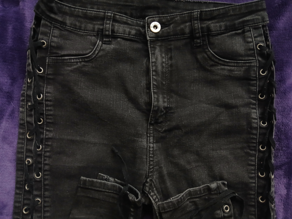 H&M crne uske farmerke sa pertlanjem sa strane, 38 slika #2