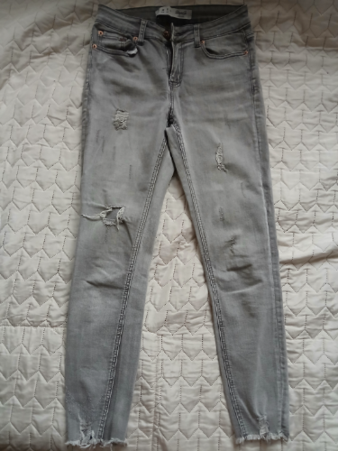 Denim sive iscepane uske farmerke, 40