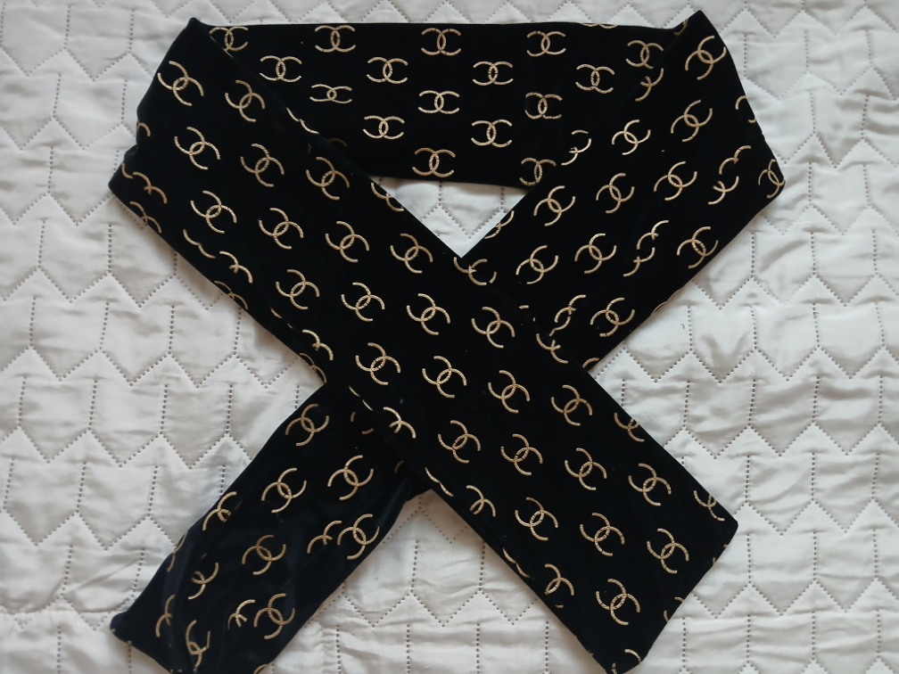 Original Chanel crno-zlatni plisani sal slika #1