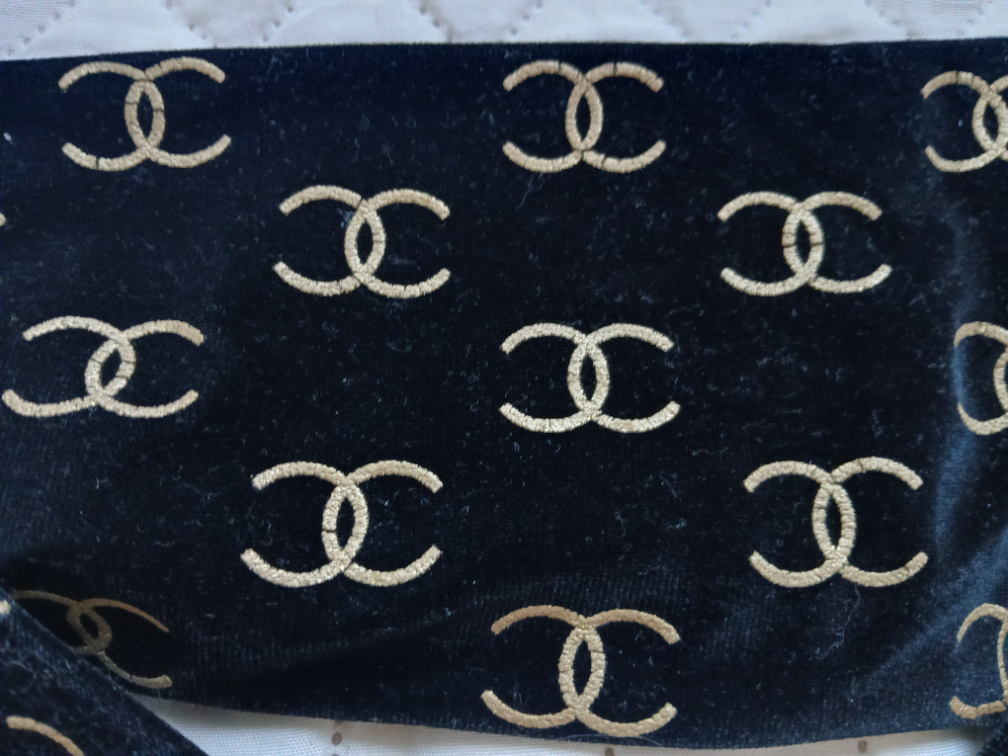 Original Chanel crno-zlatni plisani sal slika #5