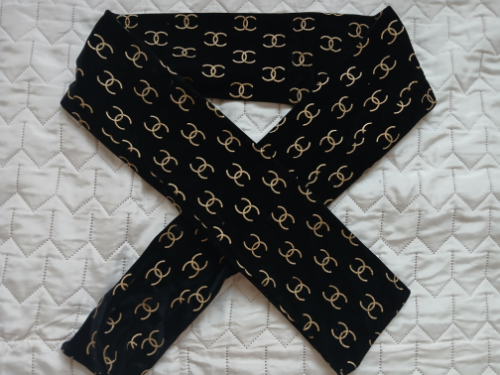 Original Chanel crno-zlatni plisani sal