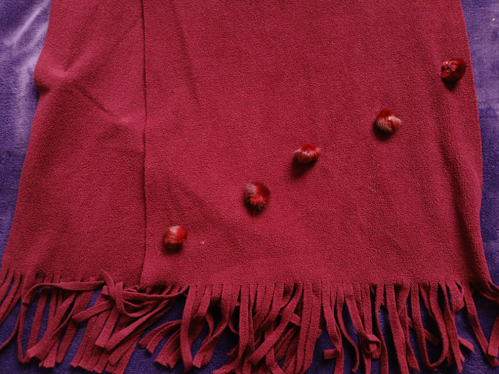 Veliki bordo sal sa bućkicama i resicama slika #4