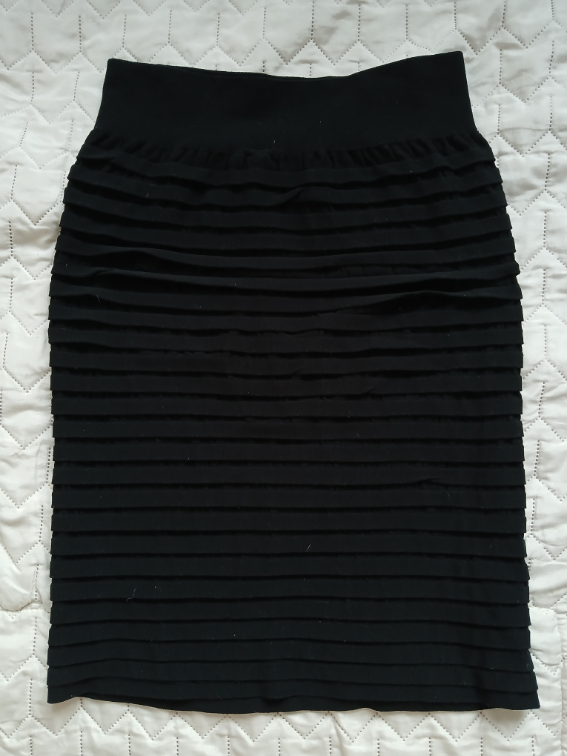 Crna uska reljefasta mini-midi suknja, L-XL slika #3