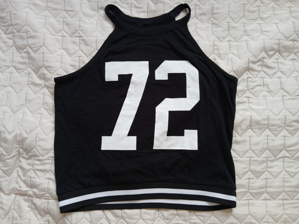 Crno-bela crop majica sa natpisom "72", S-M slika #1