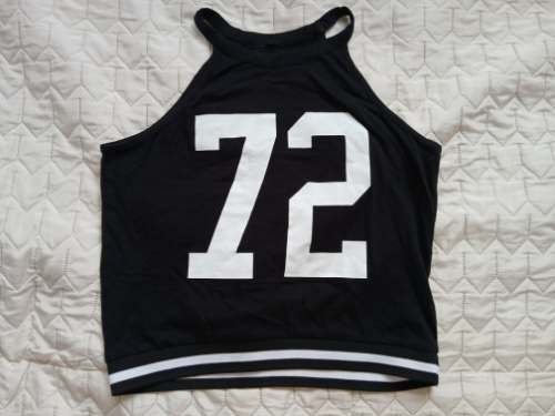 Crno-bela crop majica sa natpisom "72", S-M