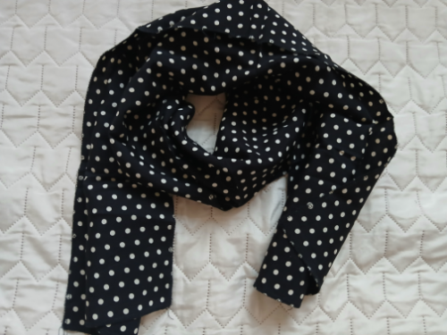 Crna esarpa na bele tufnice