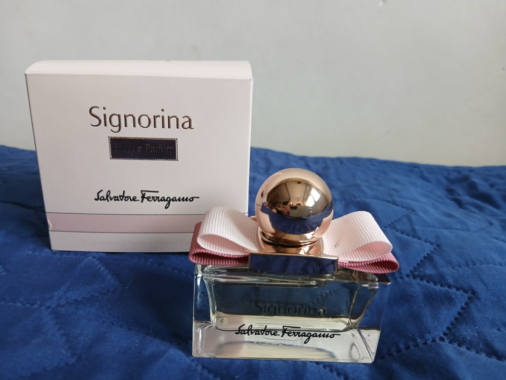 Nov Salvatore Ferragamo Signorina parfem 30ml slika #1