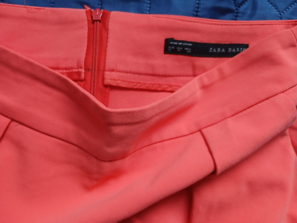 Zara koralna poslovna mini suknja, M slika #2