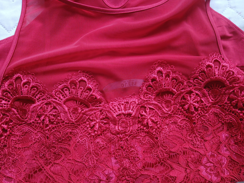 Original Guess prelepi crveni cipkani bodi, M slika #4