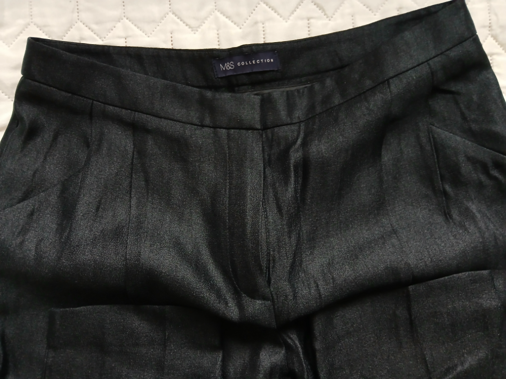 Marks&Spencer crne sjajne pantalone, 40 slika #3