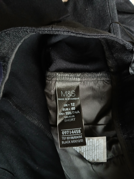 Marks&Spencer crne sjajne pantalone, 40 slika #5