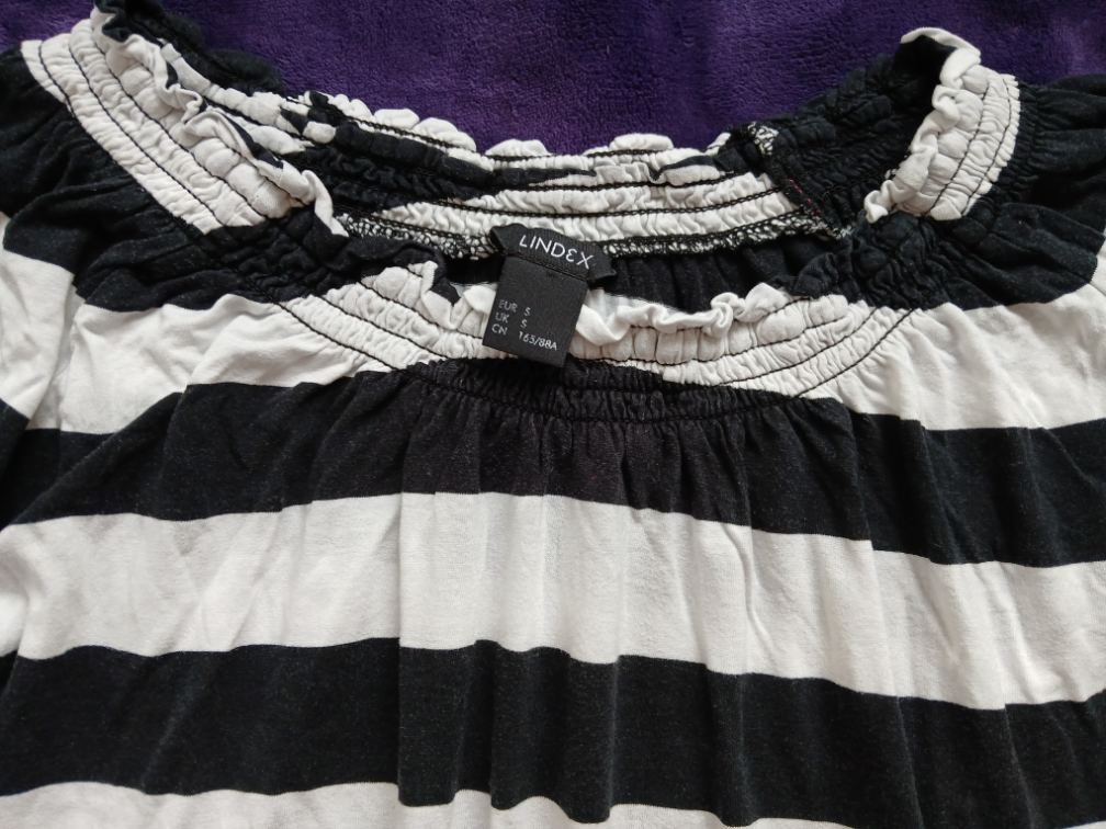 Lindex crno-bela majica na pruge spustenih ramena slika #4