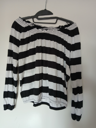 Lindex crno-bela majica na pruge spustenih ramena