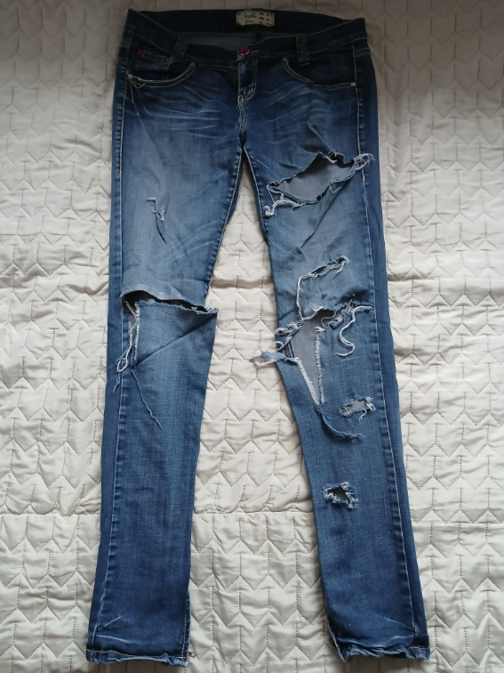 Bershka teksas iscepane farmerke, 40-42 slika #1