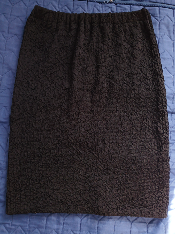 Crna uska rastegljiva mini-midi suknja, S-M slika #1