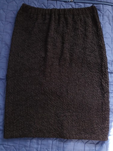 Crna uska rastegljiva mini-midi suknja, S-M