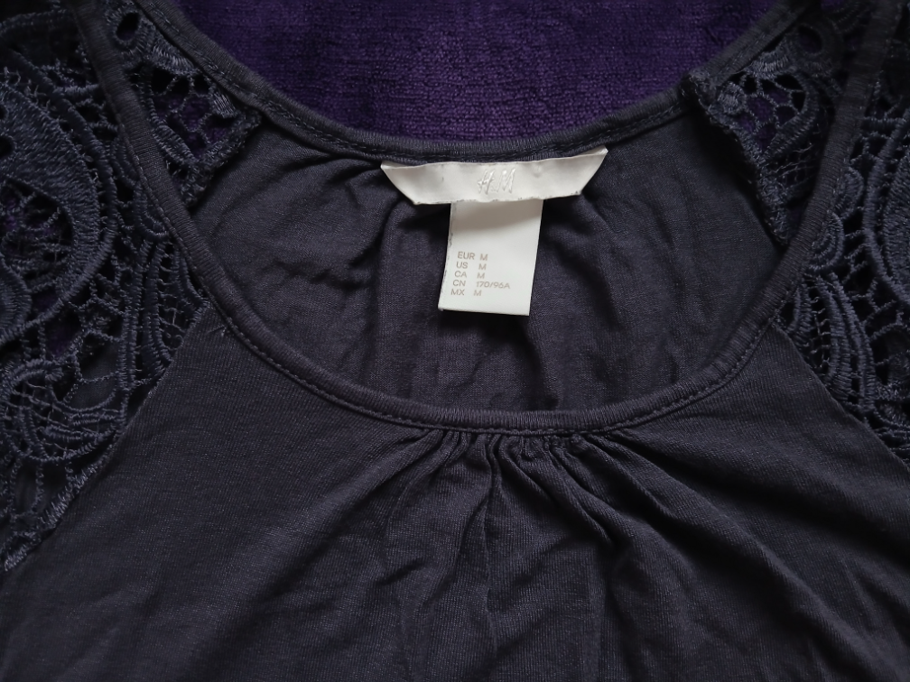 H&M prelepa teget majica sa vezom-cipkom, M slika #3