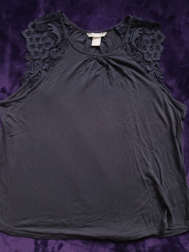 H&M prelepa teget majica sa vezom-cipkom, M