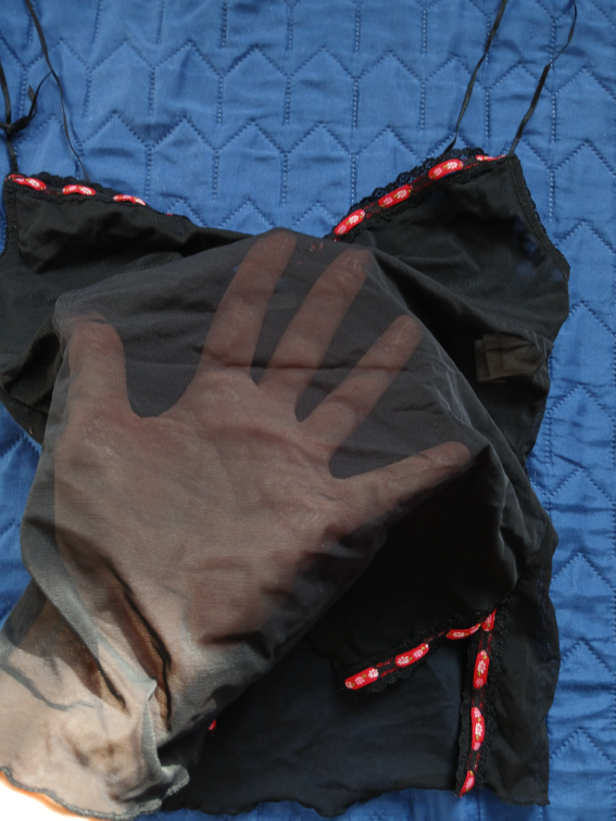 Benetton crno-crvena majica za spavanje, S slika #4