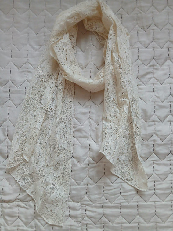 Bela-krem cipkana marama - esarpa slika #1