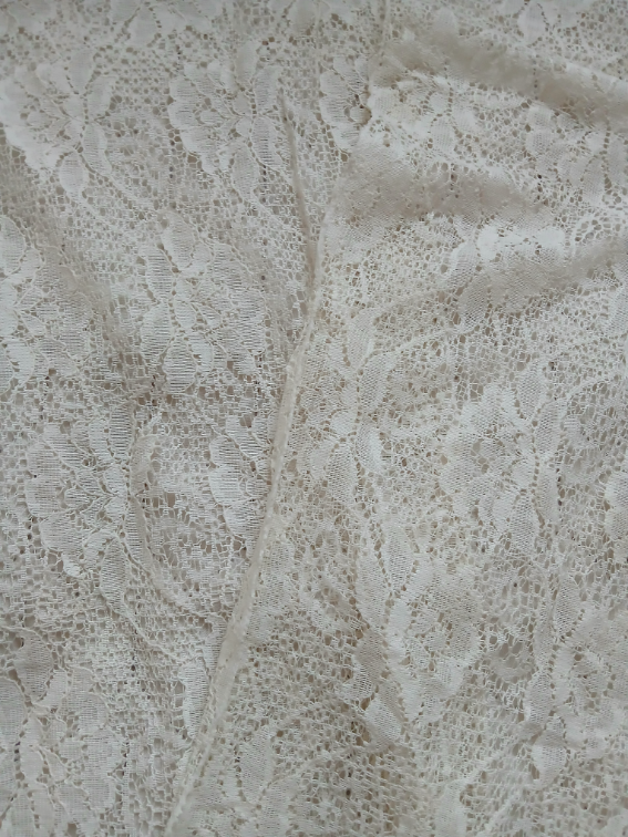 Bela-krem cipkana marama - esarpa slika #4