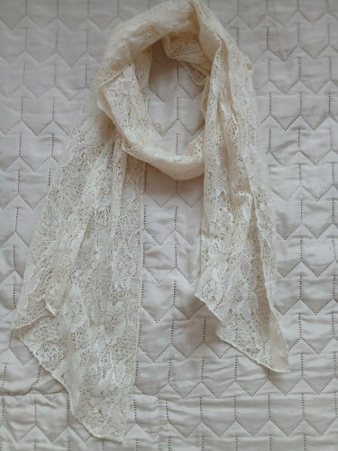 Bela-krem cipkana marama - esarpa