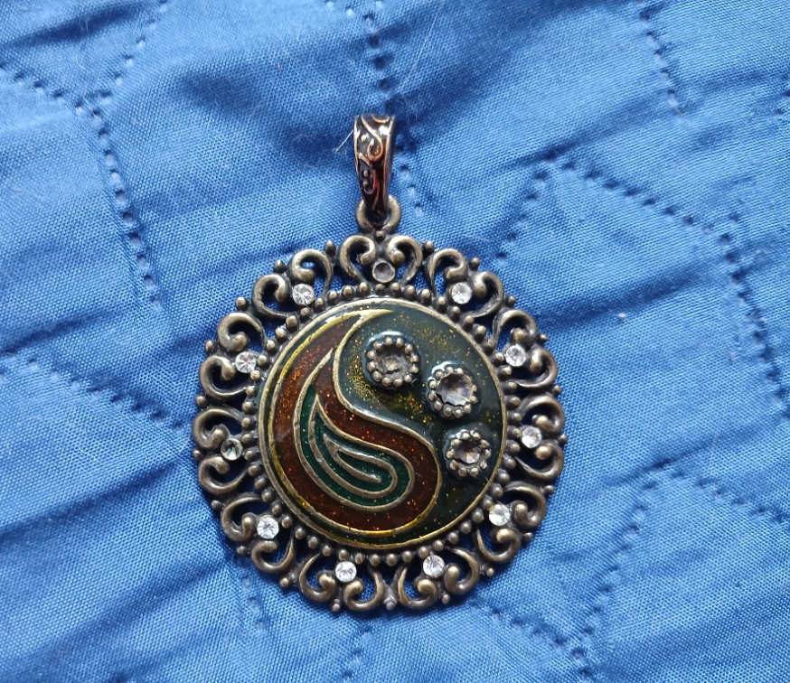 Prelep bakarni privezak za ogrlicu slika #1