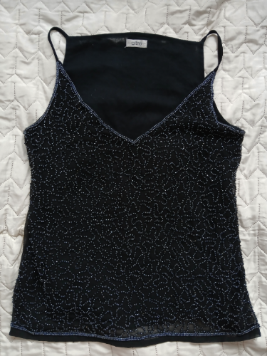 Oltre prelepa crna majica - bluza sa perlicama, M