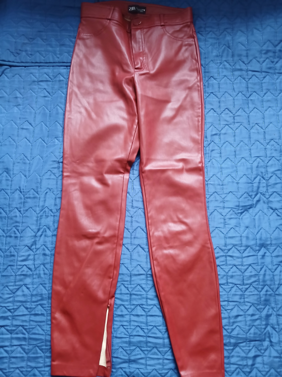 Zara crvene-bordo kozne pantalone kao nove, S slika #1